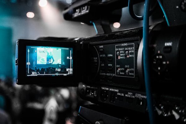 Quelles sont les étapes pour écrire un scénario de film d'horreur psychologique?