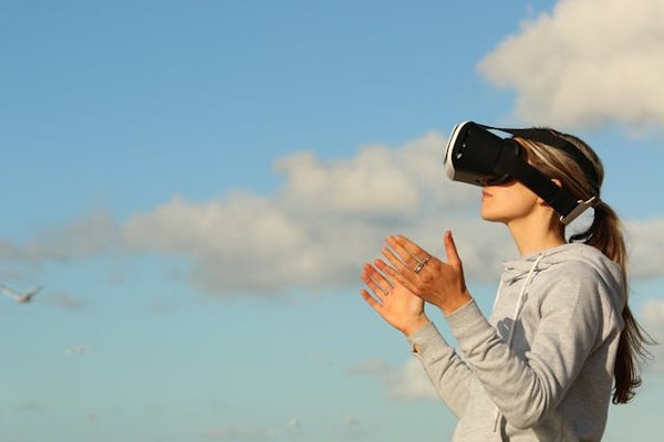 Comment les écoles peuvent-elles utiliser la réalité virtuelle pour offrir des expériences d'apprentissage immersives ?